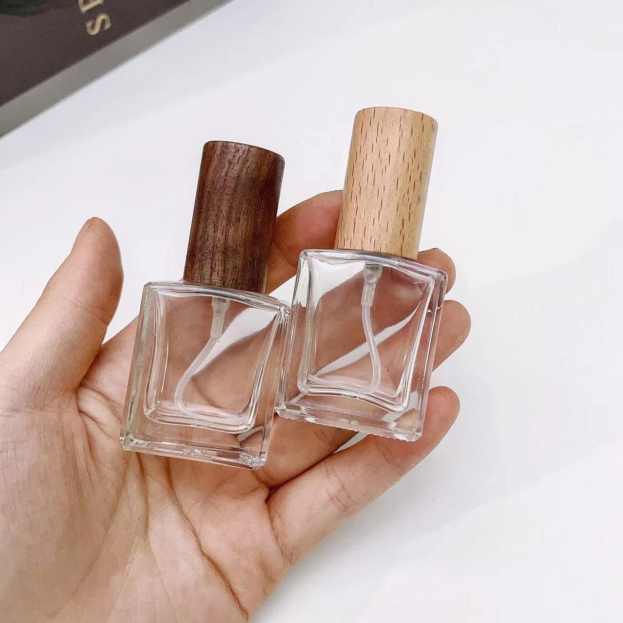Flacone Spray per profumo in v - Oud Perfume Spray recensione e prezzo