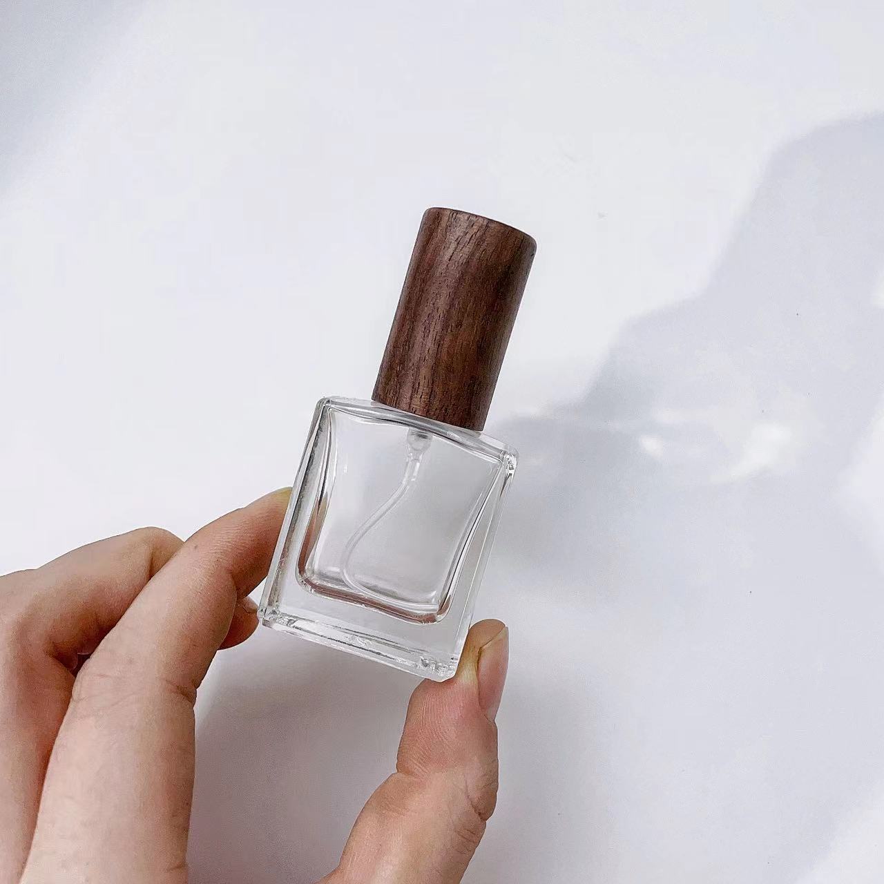 Flacone Spray per profumo in v - Oud Perfume Spray recensione e prezzo