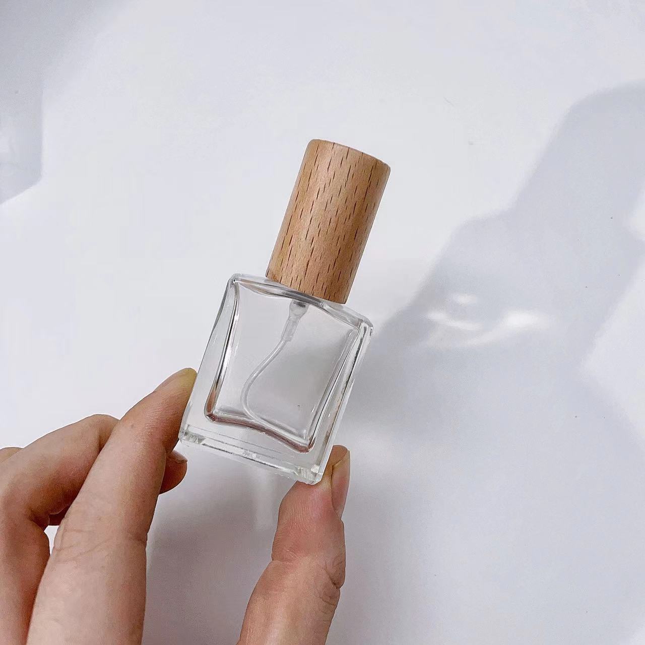 Flacone Spray per profumo in v - Oud Perfume Spray recensione e prezzo